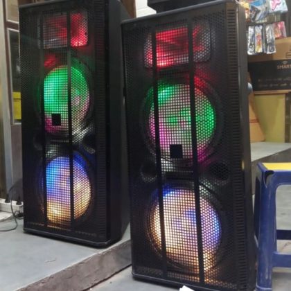 TOWER DOUBLE 15". Equipped with dual 15-inch high-performance woofers, it delivers deep, thunderous bass, crisp mids, and clear highs, creating an immersive audio experience for parties, events, or home entertainment.